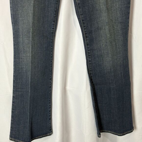 NWT Levi’s Women’s Bold Curve Bootcut Dark Wash Blue Jeans Size 4/27 Whiskered - Picture 3 of 14